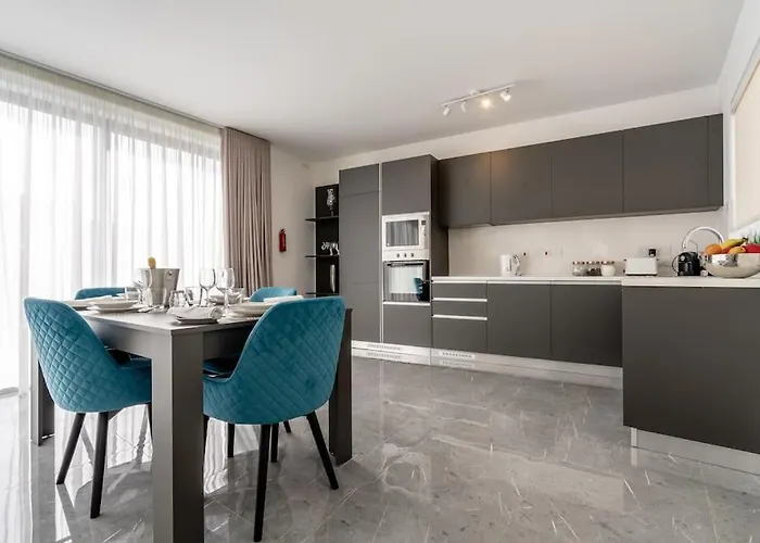 Bright And Modern 2 Bedroom Penthouse