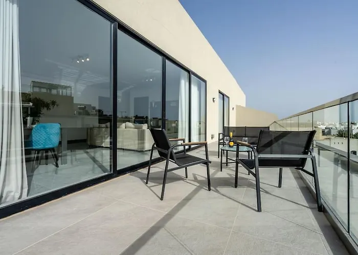 Bright And Modern 2 Bedroom Penthouse