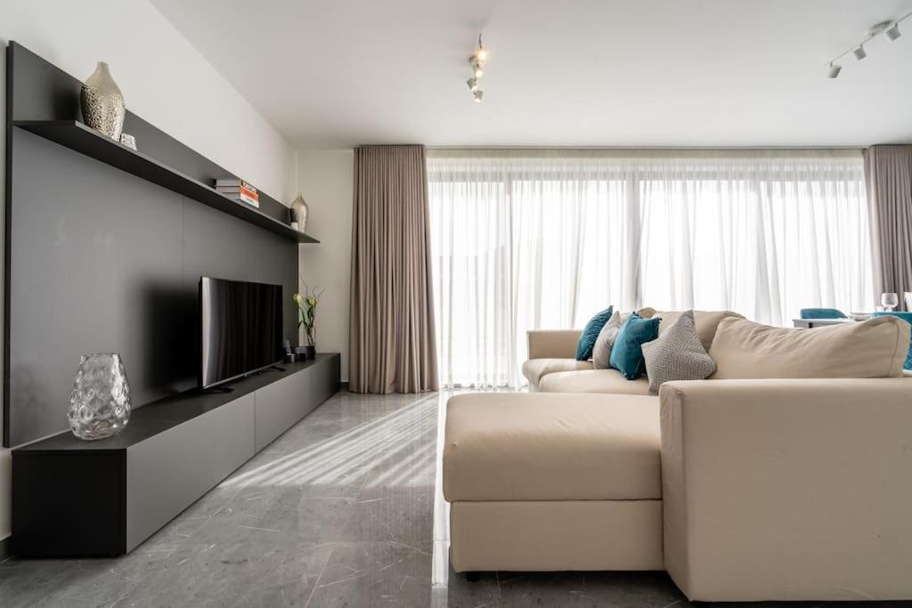 Apartman Bright And Modern 2 Bedroom Penthouse *