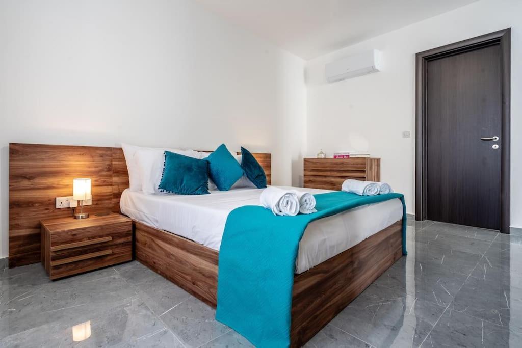 Bright And Modern 2 Bedroom Penthouse