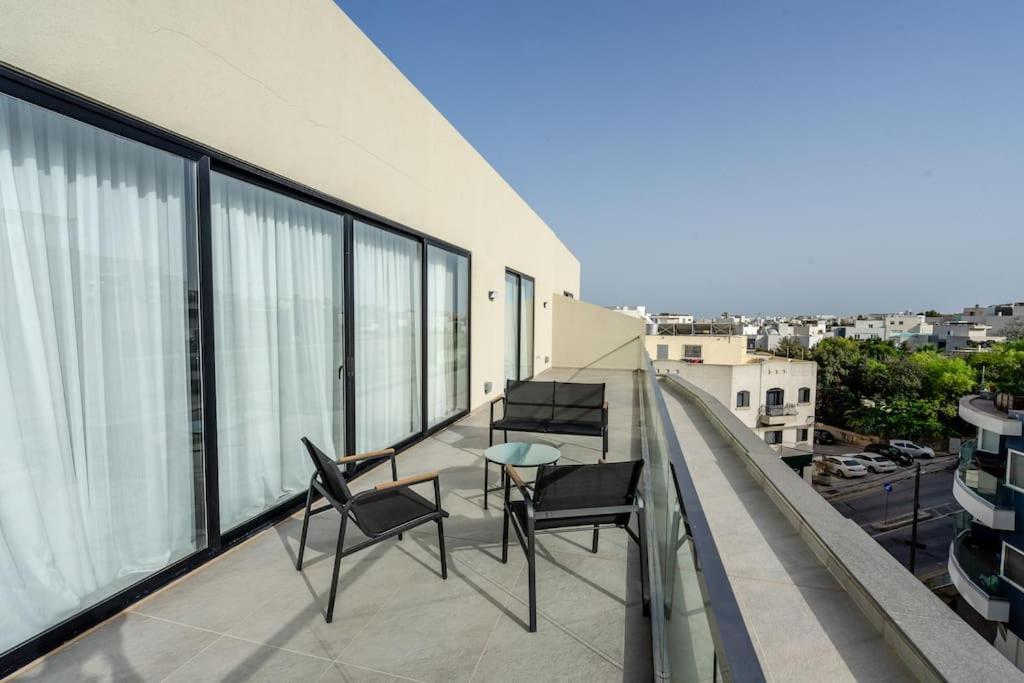 Bright And Modern 2 Bedroom Penthouse Is-Swieqi