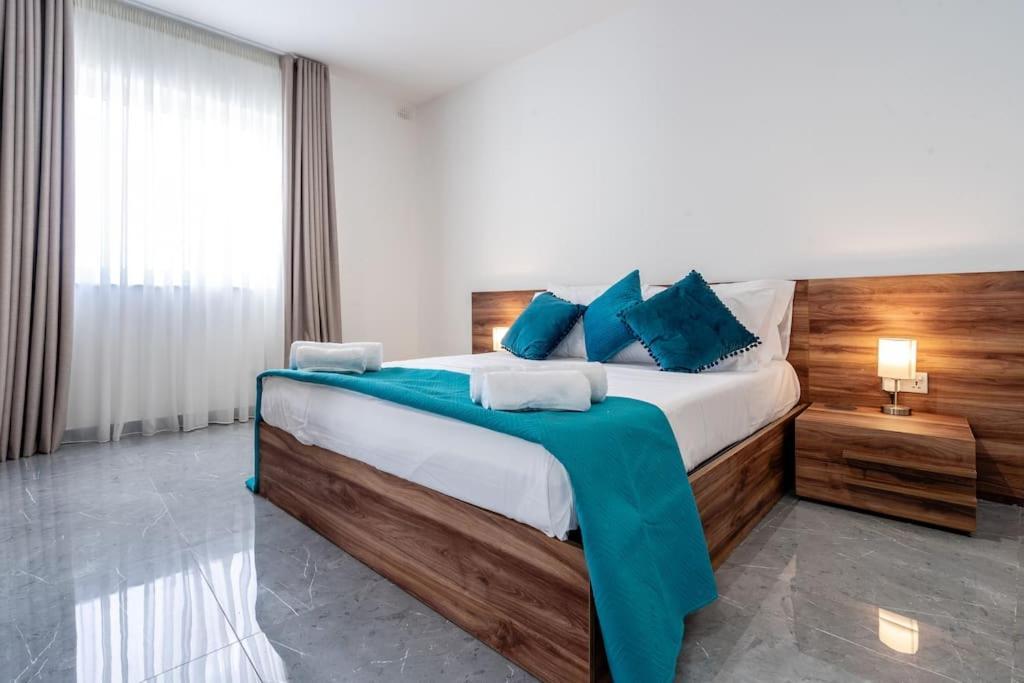 Bright And Modern 2 Bedroom Penthouse Is-Swieqi