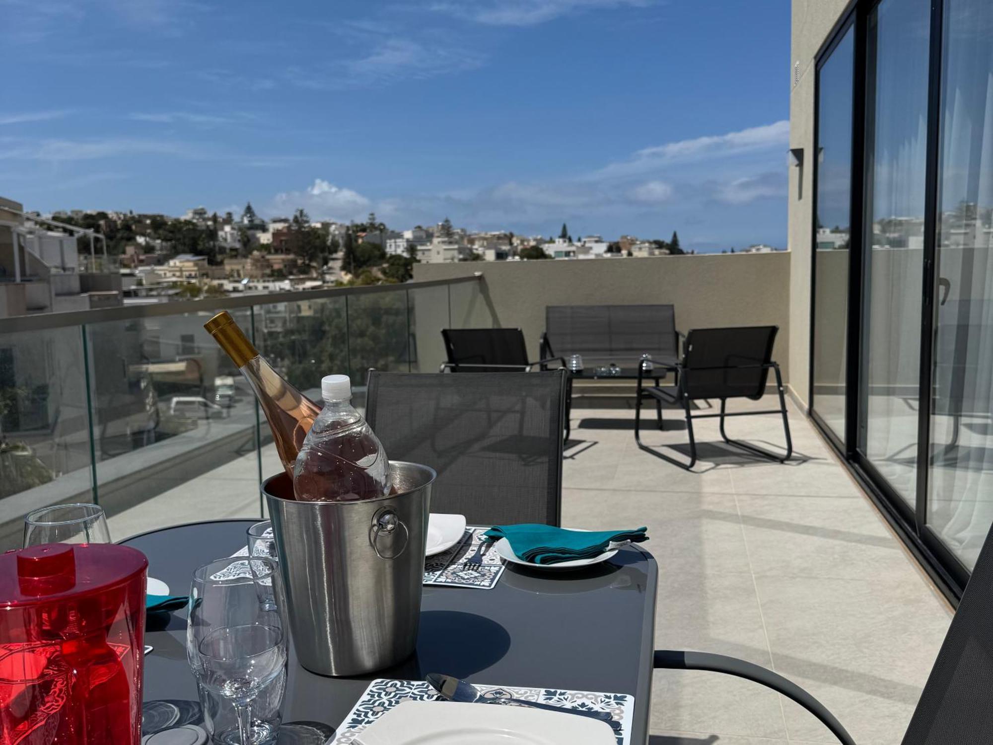 Apartment Bright And Modern 2 Bedroom Penthouse