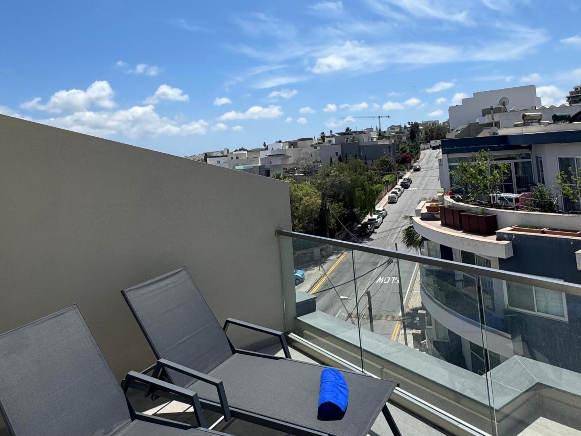 Apartment Bright And Modern 2 Bedroom Penthouse Is-Swieqi