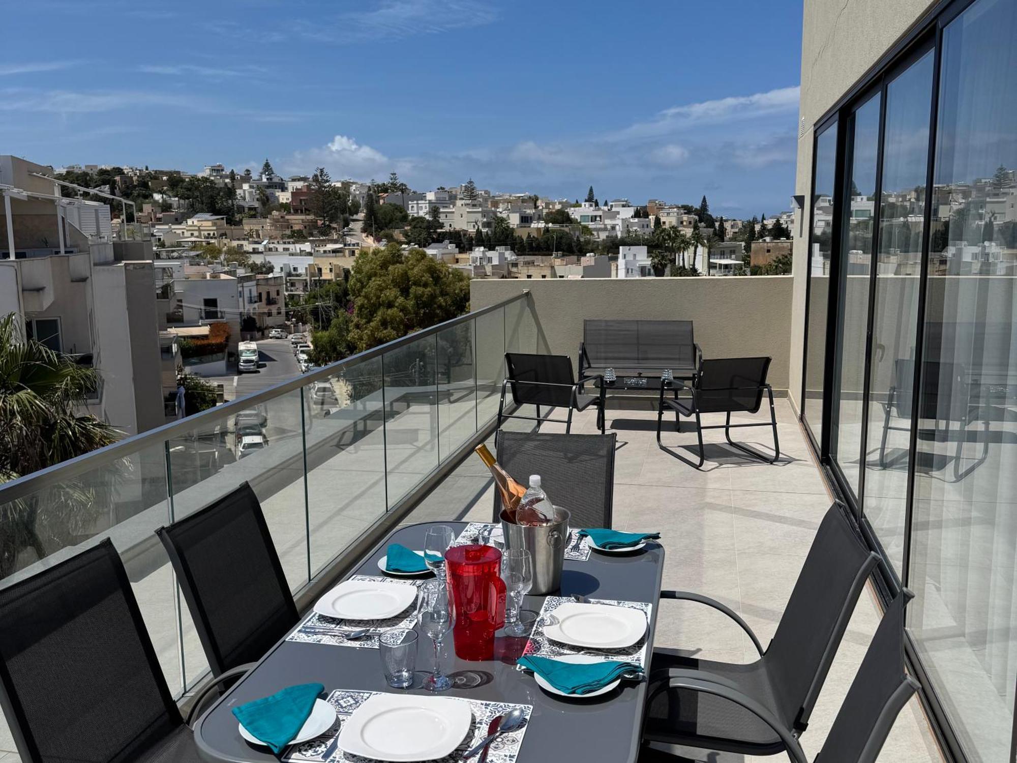 Bright And Modern 2 Bedroom Penthouse Apartment Is-Swieqi